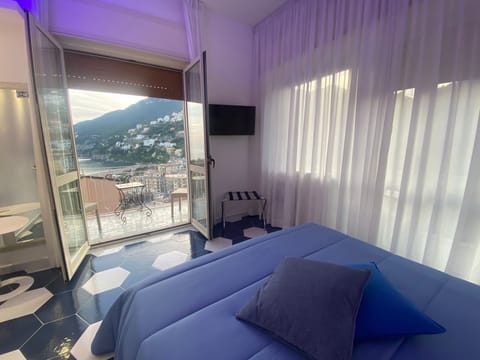 Camera Matrimoniale, vista mare | In-room safe, blackout drapes, free WiFi