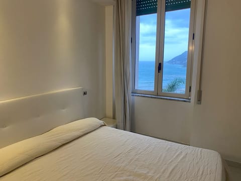 Triple Room, Sea View | In-room safe, blackout drapes, free WiFi