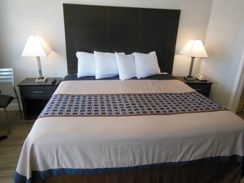 Room, 1 Queen Bed, Accessible | Free WiFi, bed sheets