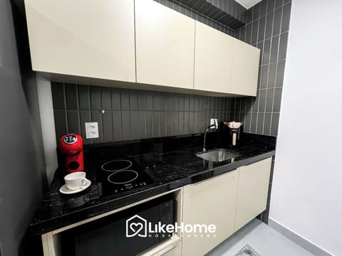 Basic Studio | Private kitchen | Fridge, microwave