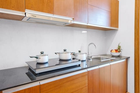 Luxury Apartment, 2 Bedrooms, City View | Private kitchen