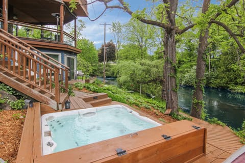 Outdoor spa tub