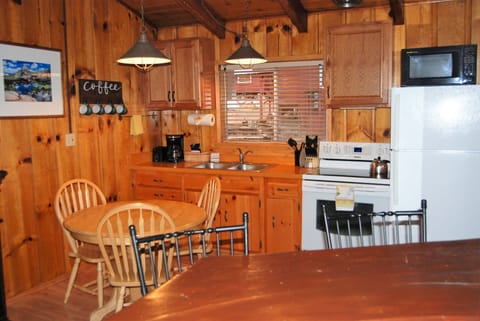 Cabin 8 - 2 bedroom | Private kitchen | Fridge, microwave, coffee/tea maker