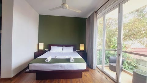 Deluxe Double Room, Balcony | Egyptian cotton sheets, premium bedding, desk, laptop workspace