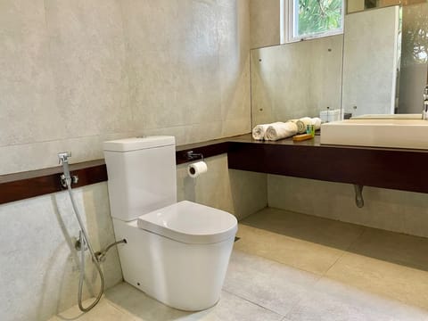 Standard Double Room | Bathroom | Shower, towels, soap, shampoo