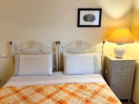 House | 1 bedroom, bed sheets