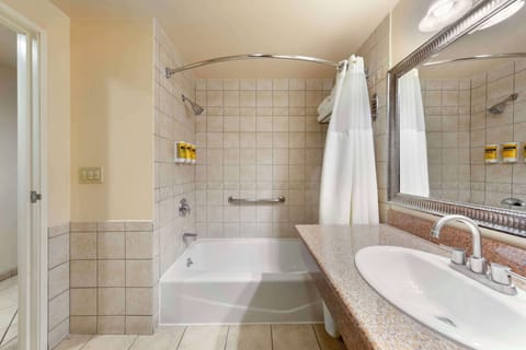 Standard Room, 2 Queen Beds, Non Smoking, Refrigerator & Microwave | Bathroom | Free toiletries, hair dryer, towels