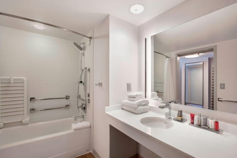 Combined shower/tub, designer toiletries, hair dryer, towels