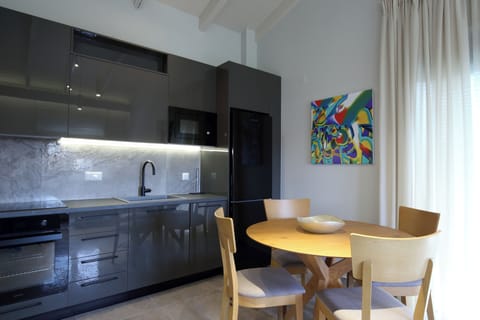 Apartment, City View | Private kitchen | Fridge, microwave, oven, stovetop