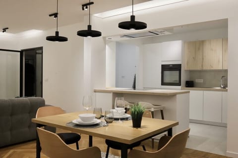 Apartment | Dining