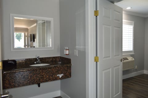 Suite, 1 King Bed, Non Smoking, Jetted Tub | Bathroom sink