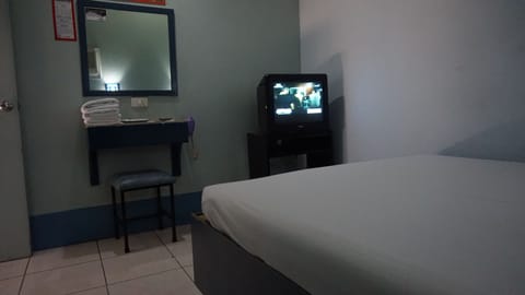 Executive Room | Desk, free WiFi, bed sheets