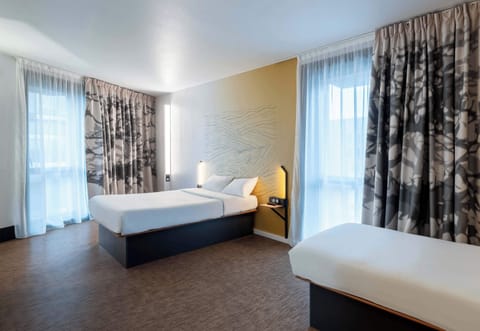 Triple Room, Accessible, Non Smoking | Desk, soundproofing, free cribs/infant beds, free WiFi