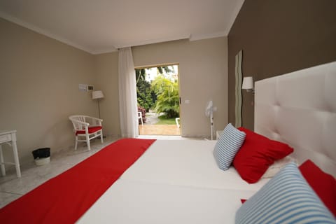 Double Room, Garden View | 1 bedroom, in-room safe, free WiFi, bed sheets