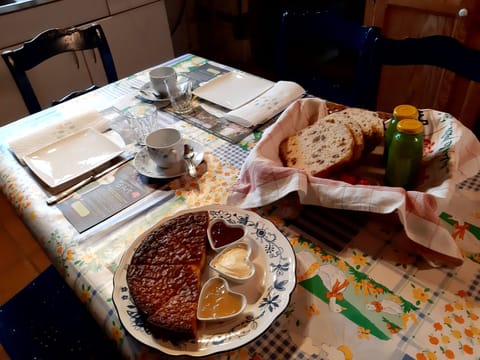 House, 2 Bedrooms, Garden View | Dining