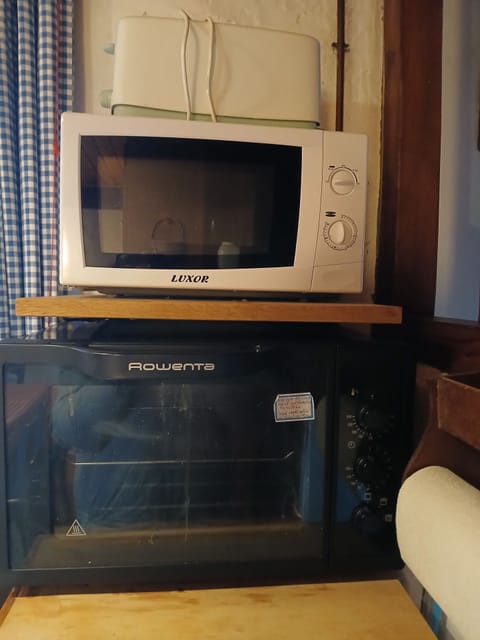 House, 2 Bedrooms, Garden View | Microwave