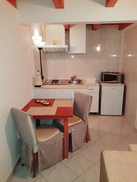 Comfort Apartment, 1 Bedroom | Private kitchen | Fridge, microwave, stovetop, electric kettle