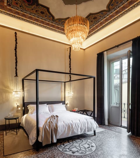 1AM | In-room safe, desk, laptop workspace, soundproofing