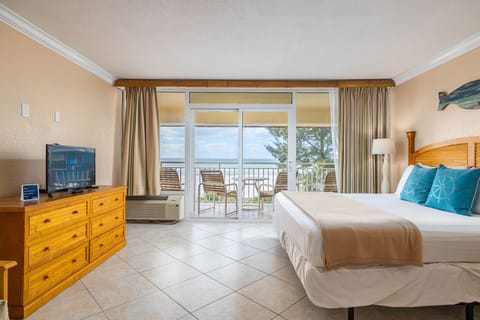 Club Bamboo Gulf Front Studio w/ Balcony | Individually decorated, individually furnished, blackout drapes