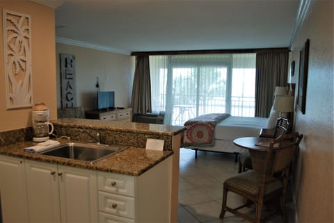 Club Bamboo Gulf Front Studio w/ Balcony | Private kitchen | Fridge, microwave, stovetop, coffee/tea maker