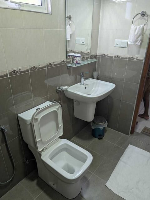 Deluxe Double Room | Bathroom | Shower, towels, soap, toilet paper