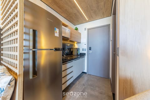 Basic Studio | Private kitchen | Fridge, microwave, oven, stovetop