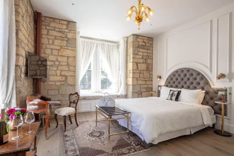 In-room safe, soundproofing, free WiFi