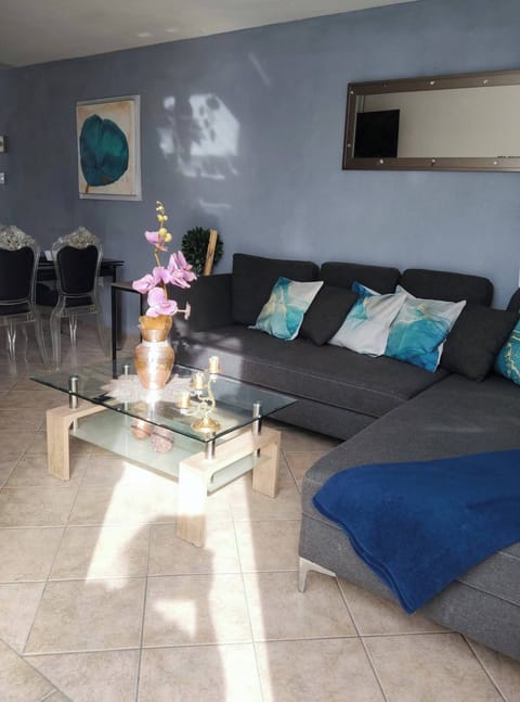 House, 3 Bedrooms, Smoking, Patio | Interior