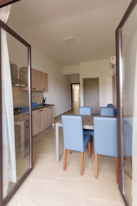 Apartment, Courtyard View | Living area