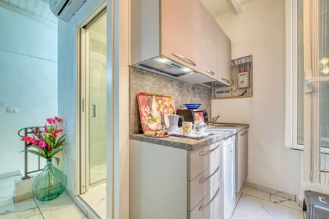 Fridge, microwave, stovetop, coffee/tea maker