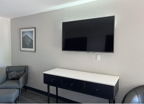 Double Room | Laptop workspace, blackout drapes, iron/ironing board, free WiFi