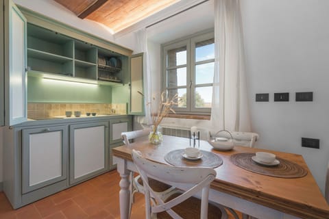 Apartment, Courtyard View | Private kitchen | Fridge, microwave, stovetop, dishwasher