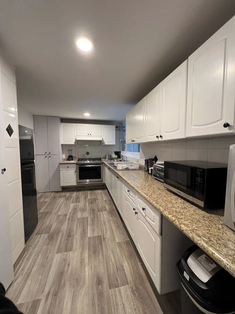 Apartment, 5 Bedrooms | Private kitchen