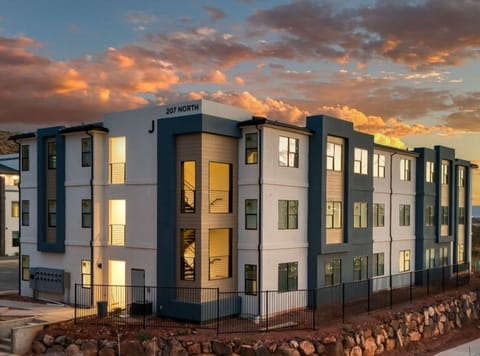 Condo, 2 Bedrooms | Exterior