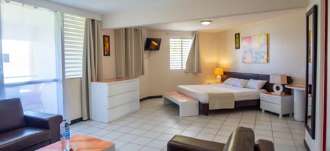 Junior Suite vue mer | In-room safe, desk, free WiFi, bed sheets