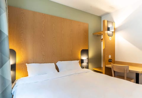 Double Room, Non Smoking | Premium bedding, desk, blackout drapes, soundproofing