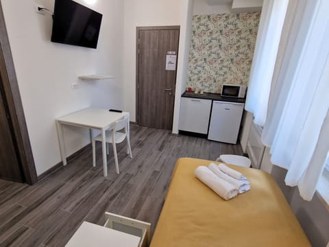 Classic Single Room | Iron/ironing board, free WiFi