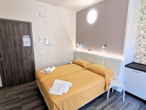 Classic Double or Twin Room, Balcony | Iron/ironing board, free WiFi