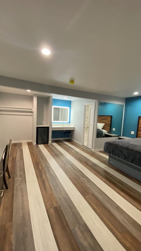 Basic Single Room | Free WiFi, bed sheets