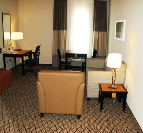 Suite, 1 Bedroom, Kitchen (Living Area) | In-room safe, desk, soundproofing, iron/ironing board