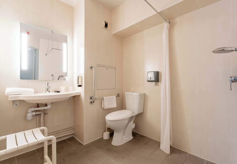 Double Room, Accessible | Bathroom | Shower, towels