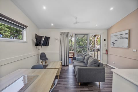 Family Triple Room | Living area