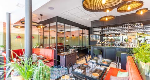 Lunch and dinner served, French cuisine