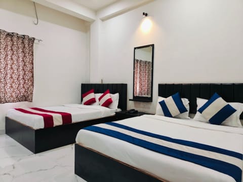 Deluxe Quadruple Room, City View | Free WiFi, bed sheets