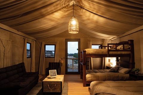 Deluxe Room, Non Smoking | In-room safe, laptop workspace, blackout drapes, free WiFi