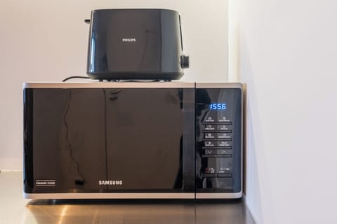 Apartment, 1 Bedroom, Balcony, City View | Microwave