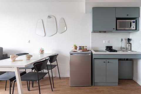 Comfort Apartment | Private kitchen | Mini-fridge, microwave, stovetop, espresso maker