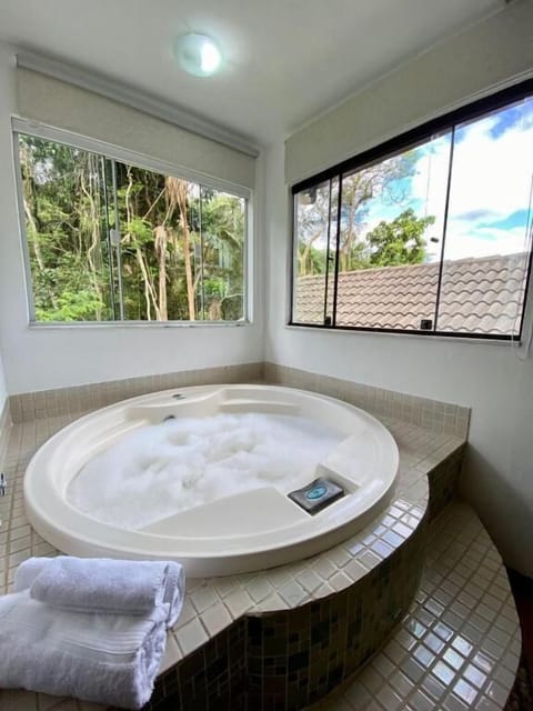 Honeymoon Room | Hypo-allergenic bedding, free WiFi, bed sheets