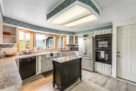 4 bedrooms, free WiFi