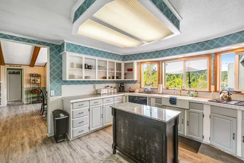 4 bedrooms, free WiFi